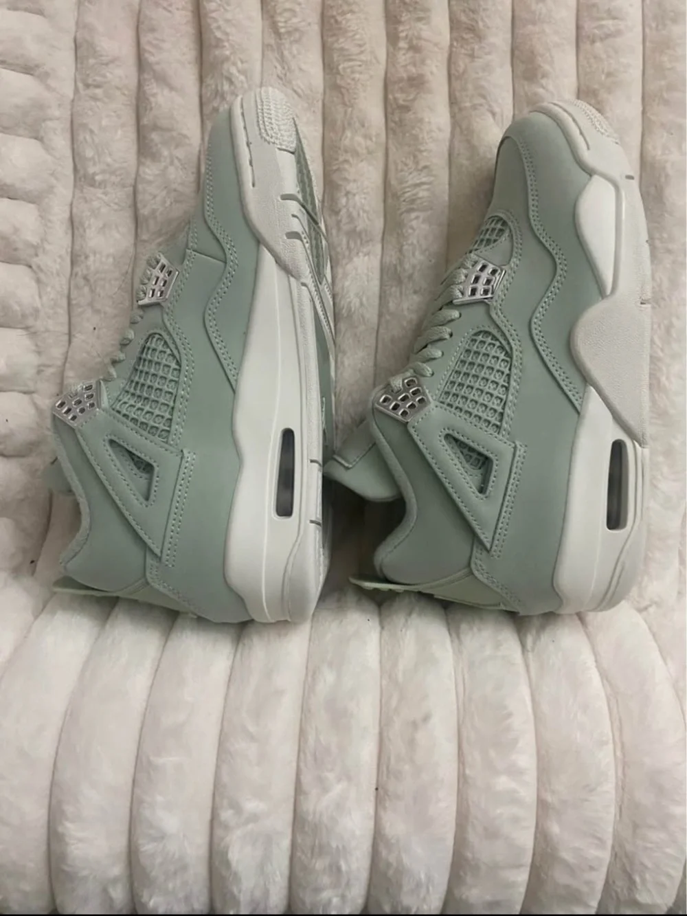 Jordan Sneakers in Mint Green youth 6.5